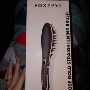 Foxybae be straightening brush